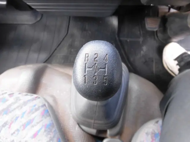 いすゞ エルフ KR-NKR81EA(2WD)の写真31