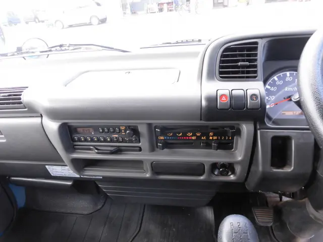 いすゞ エルフ KR-NKR81EA(2WD)の写真32