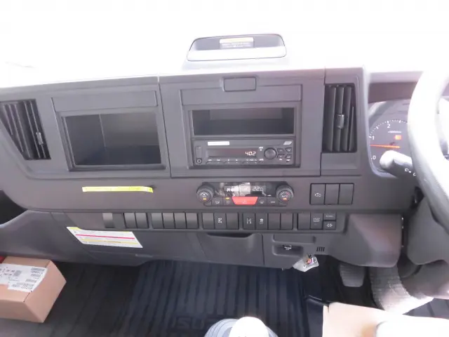 いすゞ エルフ 2PG-NPR88YM(2WD)の写真32