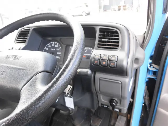 いすゞ エルフ KR-NKR81EA(2WD)の写真33