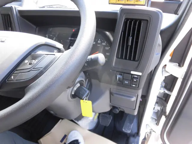 いすゞ エルフ 2PG-NPR88YM(2WD)の写真33