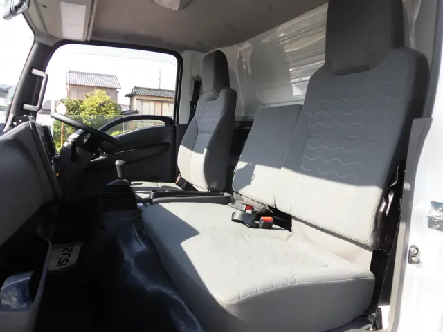 いすゞ エルフ 2PG-NPR88YM(2WD)の写真37