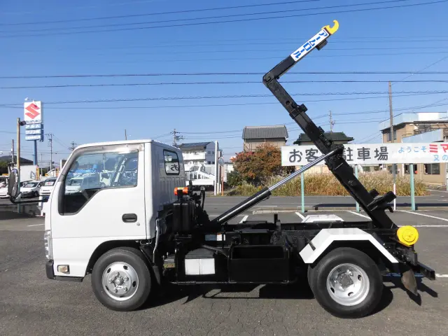 いすゞ エルフ TKG-NKR85AN(2WD)の写真9