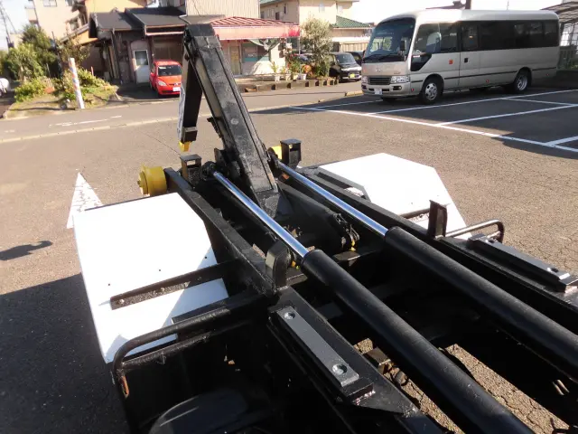 いすゞ エルフ TKG-NKR85AN(2WD)の写真12