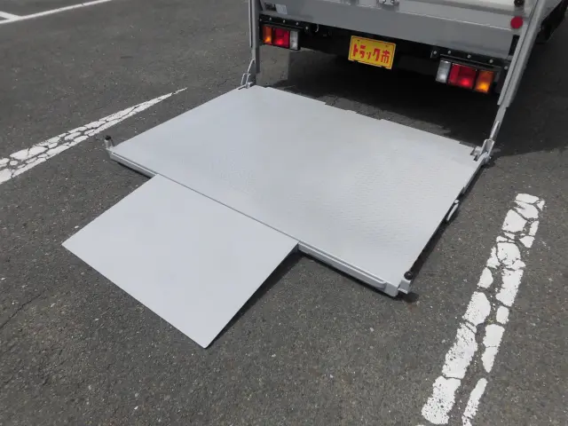 いすゞ エルフ 2RG-NLR88AN(2WD)の写真16