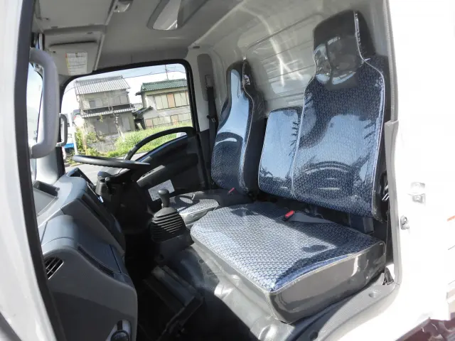 いすゞ エルフ 2RG-NLR88AN(2WD)の写真36