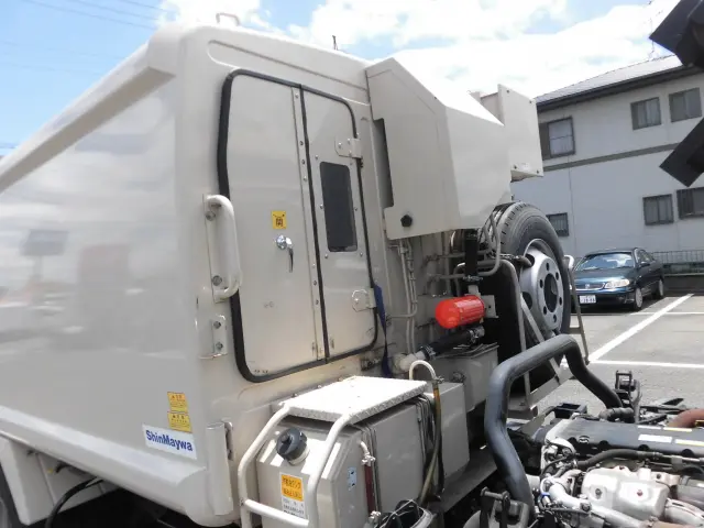 いすゞ エルフ 2PG-NPR88YN(2WD)の写真8