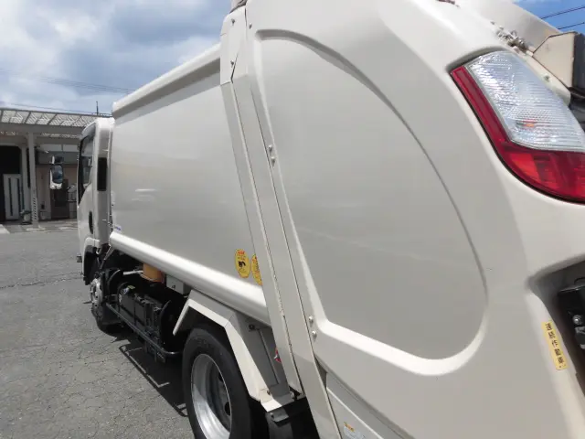 いすゞ エルフ 2PG-NPR88YN(2WD)の写真9