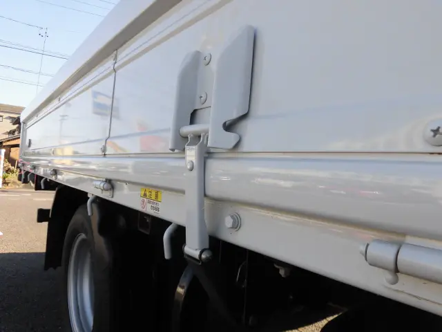 いすゞ エルフ TRG-NPR85AR(2WD)の写真10