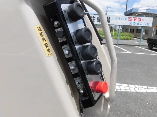 いすゞ エルフ 2PG-NPR88YN(2WD)の写真13