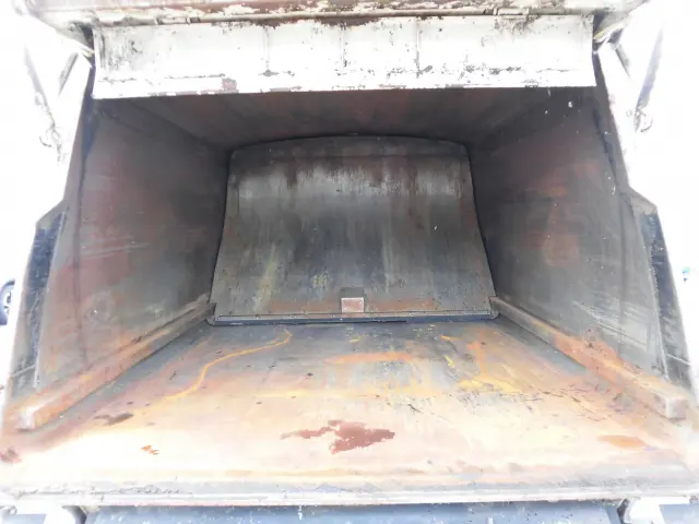 いすゞ エルフ 2PG-NPR88YN(2WD)の写真16