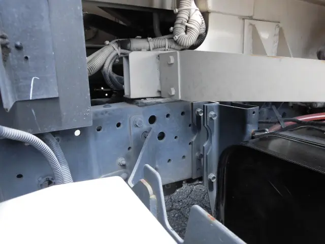 いすゞ エルフ 2PG-NPR88YN(2WD)の写真27