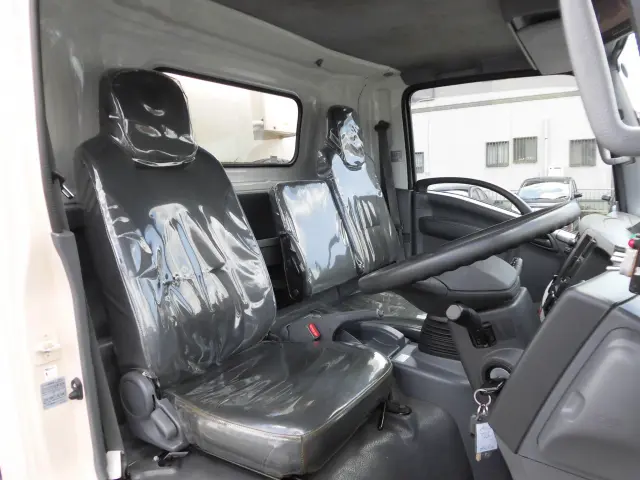 いすゞ エルフ 2PG-NPR88YN(2WD)の写真33