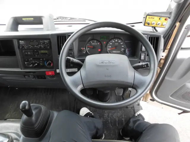 いすゞ エルフ 2PG-NPR88YN(2WD)の写真34