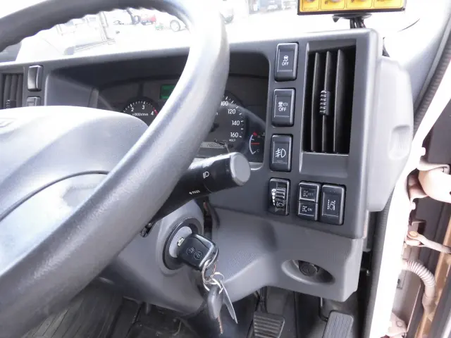 いすゞ エルフ 2PG-NPR88YN(2WD)の写真37