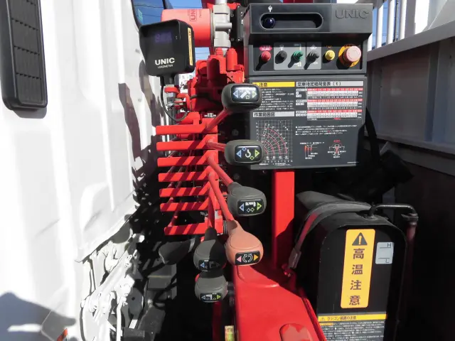 いすゞ エルフ 2RG-NMR88R(2WD)の写真9