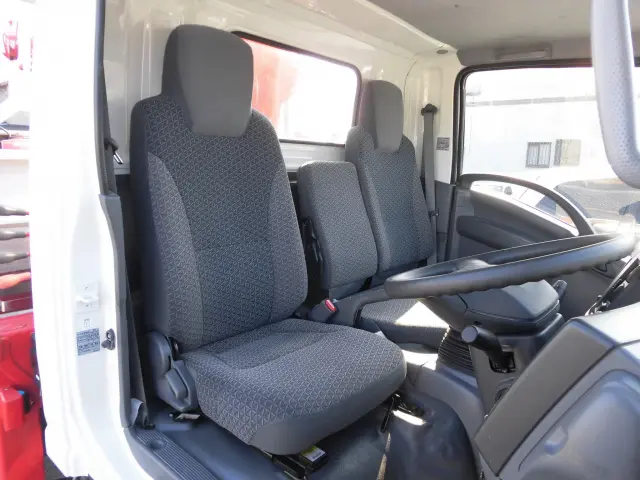 いすゞ エルフ 2RG-NMR88R(2WD)の写真30