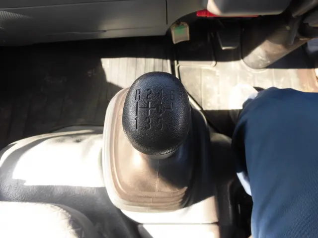 いすゞ エルフ 2RG-NMR88R(2WD)の写真32