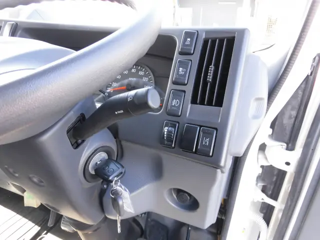 いすゞ エルフ 2RG-NMR88R(2WD)の写真34