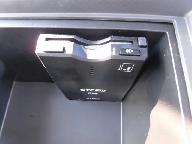 いすゞ エルフ 2RG-NMR88R(2WD)の写真35