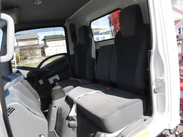 いすゞ エルフ 2RG-NMR88R(2WD)の写真36