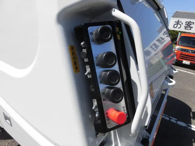 いすゞ エルフ 2PG-NPR88YM(2WD)の写真11