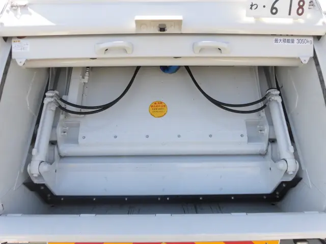 いすゞ エルフ 2PG-NPR88YM(2WD)の写真13