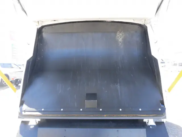 いすゞ エルフ 2PG-NPR88YM(2WD)の写真15