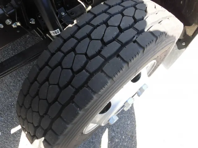 いすゞ エルフ 2PG-NPR88YM(2WD)の写真24