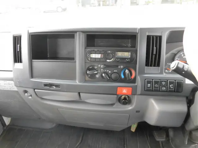 いすゞ エルフ TPG-NKR85AN(2WD)の写真30
