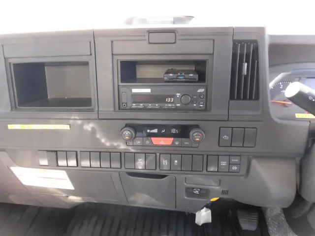 いすゞ エルフ 2PG-NPR88YM(2WD)の写真31