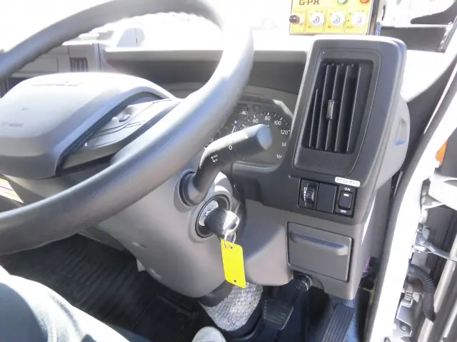 いすゞ エルフ 2PG-NPR88YM(2WD)の写真32