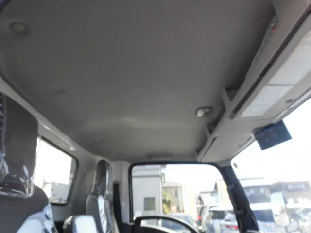 いすゞ エルフ 2PG-NPR88YM(2WD)の写真36