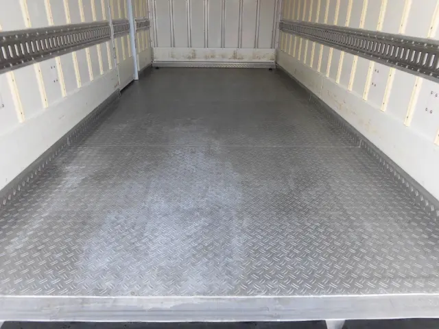 いすゞ エルフ TPG-NPR85AN(2WD)の写真11