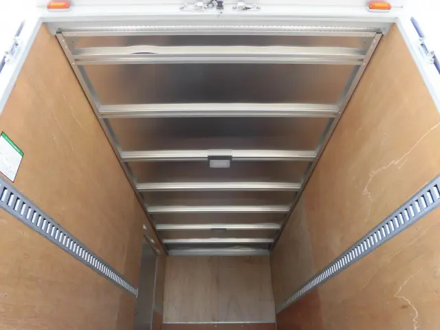 いすゞ エルフ 2RG-NLR88AN(2WD)の写真12