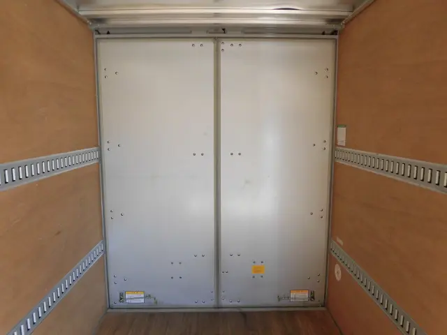 いすゞ エルフ 2RG-NLR88AN(2WD)の写真16