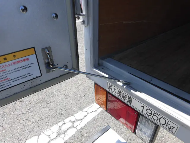 いすゞ エルフ 2RG-NLR88AN(2WD)の写真17