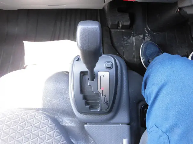 いすゞ エルフ 2RG-NLR88AN(2WD)の写真29