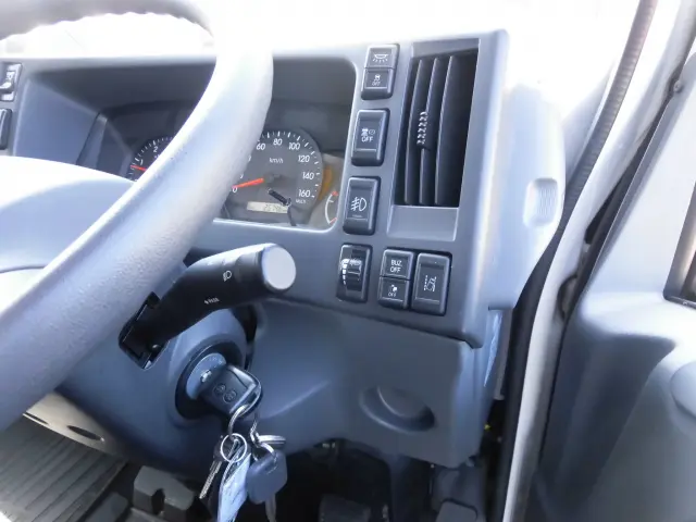 いすゞ エルフ 2RG-NLR88AN(2WD)の写真31