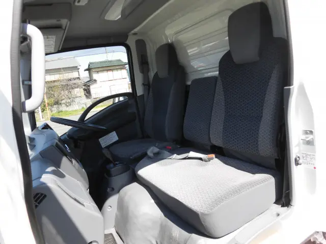 いすゞ エルフ 2RG-NLR88AN(2WD)の写真34