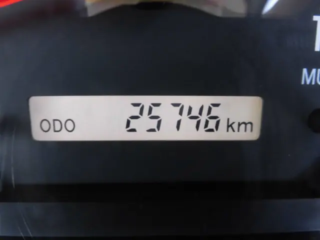 いすゞ エルフ 2RG-NLR88AN(2WD)の写真36