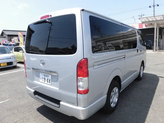 トヨタ ハイエースバン QDF-GDH201V(2WD)の写真2