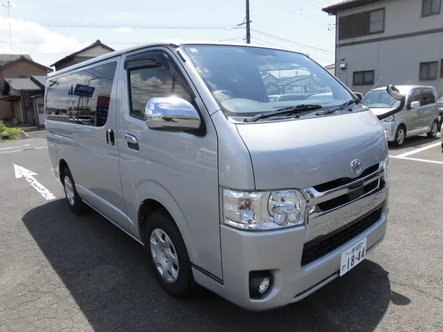 トヨタ ハイエースバン QDF-GDH201V(2WD)の写真3