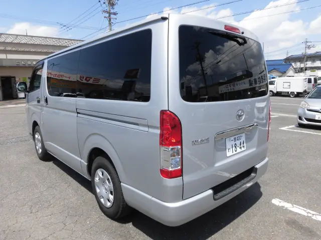 トヨタ ハイエースバン QDF-GDH201V(2WD)の写真4