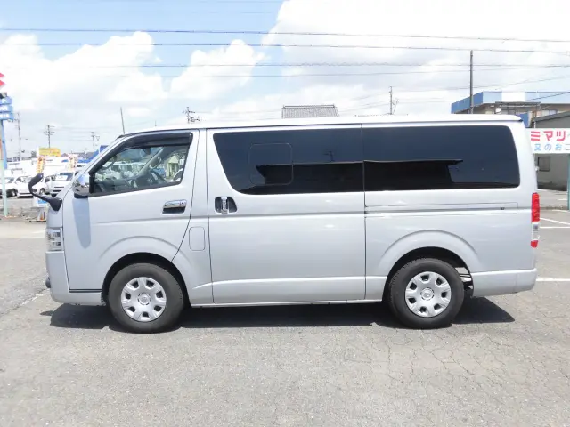 トヨタ ハイエースバン QDF-GDH201V(2WD)の写真6
