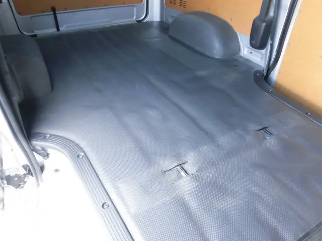 トヨタ ハイエースバン QDF-GDH201V(2WD)の写真13