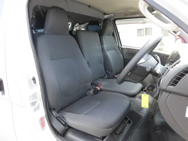 トヨタ ハイエースバン QDF-GDH201V(2WD)の写真18