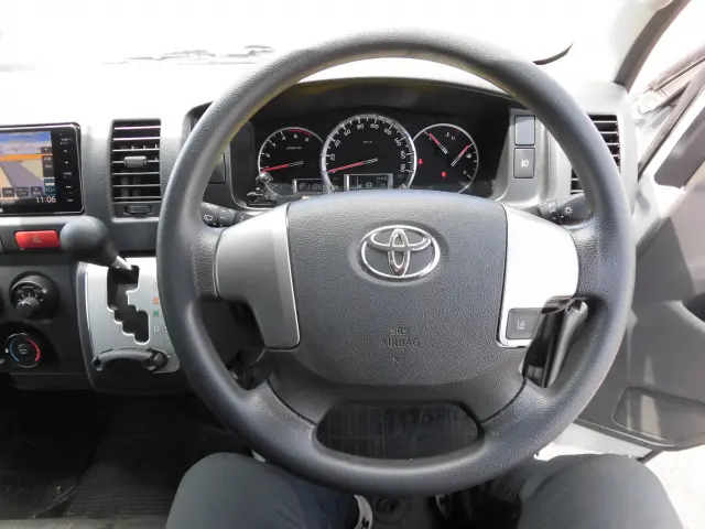トヨタ ハイエースバン QDF-GDH201V(2WD)の写真19