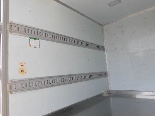 いすゞ エルフ 2RG-NLR88AN(2WD)の写真14