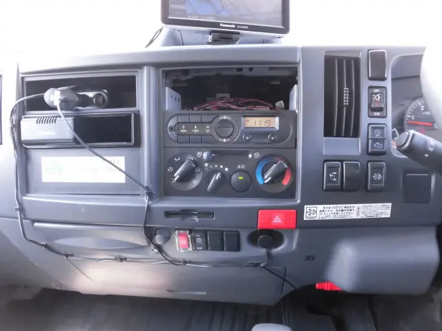 いすゞ エルフ 2RG-NLR88AN(2WD)の写真30